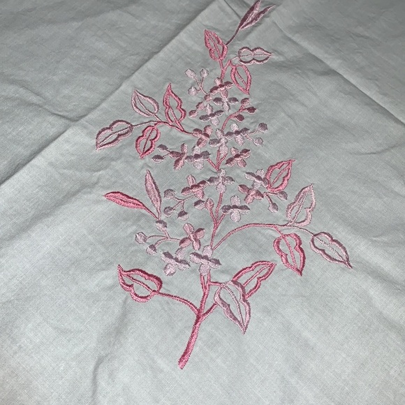 ☀️Weekend SALE☀️ 🌸April Cornell Embroidered Tablecloth - Picture 6 of 7